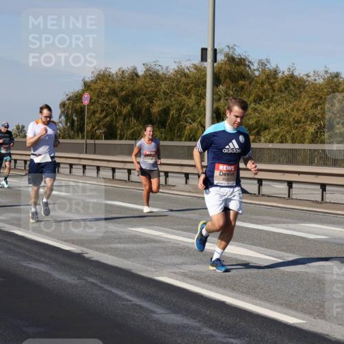 03.10.2025 - Köhlbrandbrückenlauf Julia Fischer http://msf.ph/oto/9007853 03.10.2025 12:48:42 Position 3 5011 meine-sportfotos.de