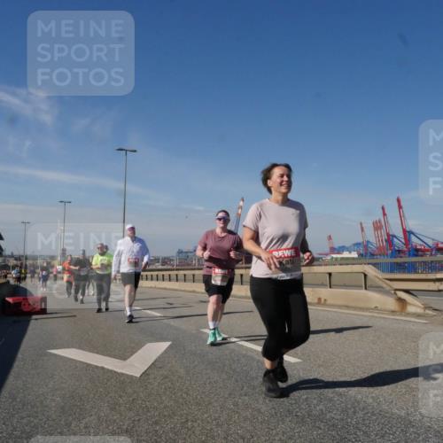 03.10.2025 - Köhlbrandbrückenlauf Matties Gatica Varas http://msf.ph/oto/9007858 03.10.2025 13:03:35 Position 2  meine-sportfotos.de
