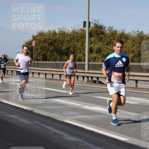 03.10.2025 - Köhlbrandbrückenlauf Julia Fischer http://msf.ph/oto/9007859 03.10.2025 12:48:42 Position 3 5011 meine-sportfotos.de