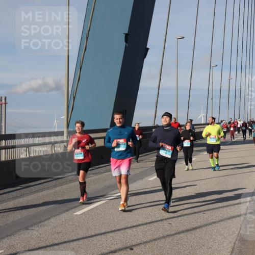 03.10.2025 - Köhlbrandbrückenlauf Julia Fischer http://msf.ph/oto/9007861 03.10.2025 10:01:44 Position 2  meine-sportfotos.de