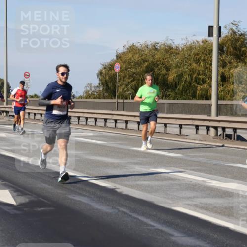 03.10.2025 - Köhlbrandbrückenlauf Julia Fischer http://msf.ph/oto/9007884 03.10.2025 12:48:46 Position 3  meine-sportfotos.de