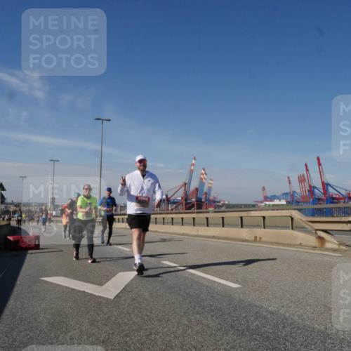 03.10.2025 - Köhlbrandbrückenlauf Matties Gatica Varas http://msf.ph/oto/9007887 03.10.2025 13:03:36 Position 2  meine-sportfotos.de