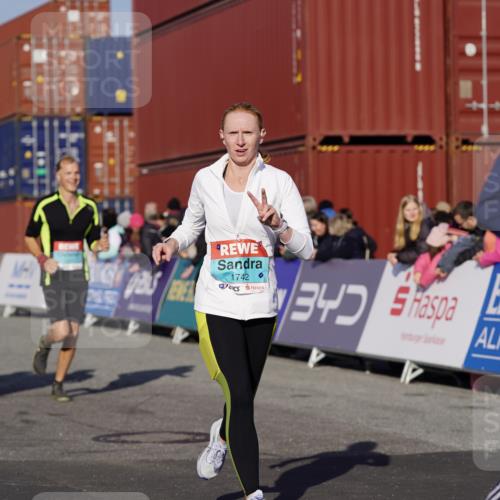 03.10.2025 - Köhlbrandbrückenlauf Michael Burmester http://msf.ph/oto/9007888 03.10.2025 10:09:20 Ziel 1163, 1201, 1464, 1478, 1558, 1742, 1805, 1818, 1901, 3387, 3641 meine-sportfotos.de