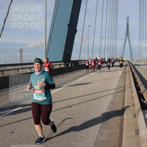 03.10.2025 - Köhlbrandbrückenlauf Julia Fischer http://msf.ph/oto/9007892 03.10.2025 10:01:53 Position 2 1700 meine-sportfotos.de