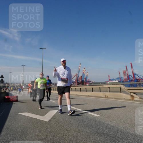 03.10.2025 - Köhlbrandbrückenlauf Matties Gatica Varas http://msf.ph/oto/9007894 03.10.2025 13:03:37 Position 2  meine-sportfotos.de