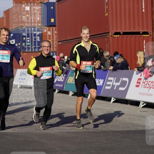 03.10.2025 - Köhlbrandbrückenlauf Michael Burmester http://msf.ph/oto/9007906 03.10.2025 10:09:22 Ziel 1201, 1464, 1558, 1742, 1805, 1818, 1901, 3387, 3641 meine-sportfotos.de