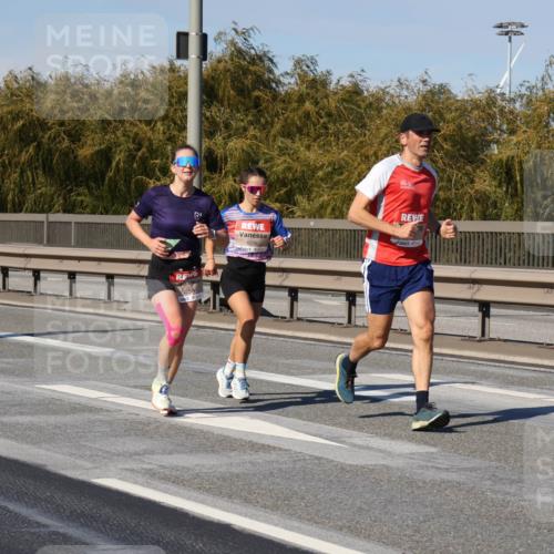 03.10.2025 - Köhlbrandbrückenlauf Julia Fischer http://msf.ph/oto/9007913 03.10.2025 12:48:52 Position 3 4206 meine-sportfotos.de
