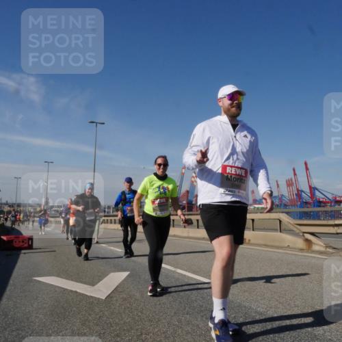 03.10.2025 - Köhlbrandbrückenlauf Matties Gatica Varas http://msf.ph/oto/9007915 03.10.2025 13:03:38 Position 2 5193 meine-sportfotos.de