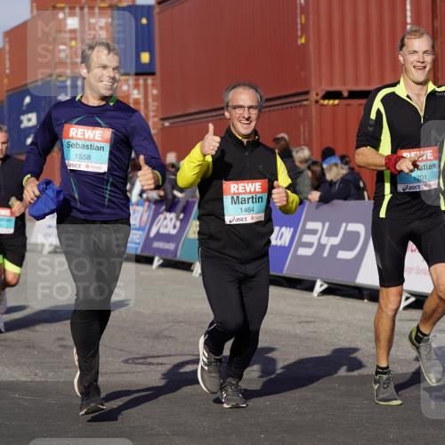 03.10.2025 - Köhlbrandbrückenlauf Michael Burmester http://msf.ph/oto/9007925 03.10.2025 10:09:22 Ziel 1201, 1464, 1558, 1742, 1805, 1818, 1901, 3387, 3641 meine-sportfotos.de