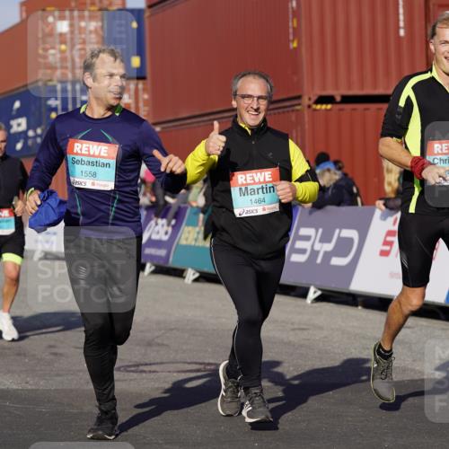 03.10.2025 - Köhlbrandbrückenlauf Michael Burmester http://msf.ph/oto/9007936 03.10.2025 10:09:22 Ziel 1201, 1464, 1558, 1742, 1805, 1818, 1901, 3387, 3641 meine-sportfotos.de