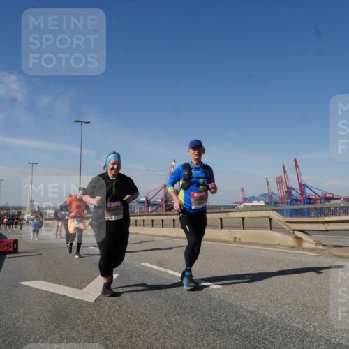 03.10.2025 - Köhlbrandbrückenlauf Matties Gatica Varas http://msf.ph/oto/9007940 03.10.2025 13:03:40 Position 2 118 meine-sportfotos.de
