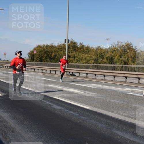 03.10.2025 - Köhlbrandbrückenlauf Julia Fischer http://msf.ph/oto/9007954 03.10.2025 12:48:58 Position 3  meine-sportfotos.de