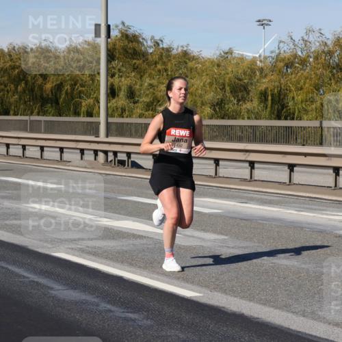 03.10.2025 - Köhlbrandbrückenlauf Julia Fischer http://msf.ph/oto/9007955 03.10.2025 12:49:04 Position 3 4492 meine-sportfotos.de