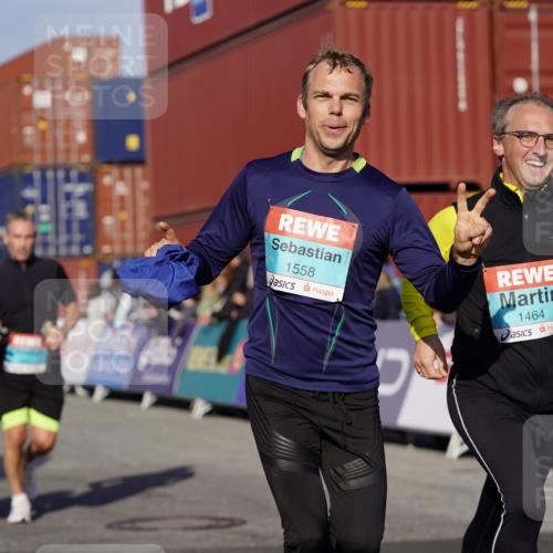 03.10.2025 - Köhlbrandbrückenlauf Michael Burmester http://msf.ph/oto/9007961 03.10.2025 10:09:23 Ziel 1201, 1464, 1558, 1742, 1805, 1818, 1901, 3387, 3641 meine-sportfotos.de