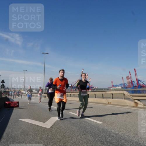 03.10.2025 - Köhlbrandbrückenlauf Matties Gatica Varas http://msf.ph/oto/9007969 03.10.2025 13:03:42 Position 2  meine-sportfotos.de
