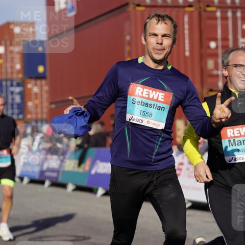 03.10.2025 - Köhlbrandbrückenlauf Michael Burmester http://msf.ph/oto/9007974 03.10.2025 10:09:23 Ziel 1201, 1464, 1558, 1742, 1805, 1818, 1901, 3387, 3641 meine-sportfotos.de