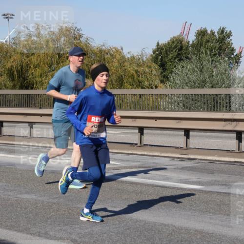 03.10.2025 - Köhlbrandbrückenlauf Julia Fischer http://msf.ph/oto/9007976 03.10.2025 12:49:09 Position 3 49 meine-sportfotos.de