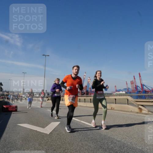 03.10.2025 - Köhlbrandbrückenlauf Matties Gatica Varas http://msf.ph/oto/9007977 03.10.2025 13:03:43 Position 2  meine-sportfotos.de