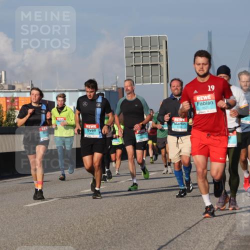 03.10.2025 - Köhlbrandbrückenlauf Luisa Fischer http://msf.ph/oto/9007990 03.10.2025 10:49:49 Position 3 19 meine-sportfotos.de