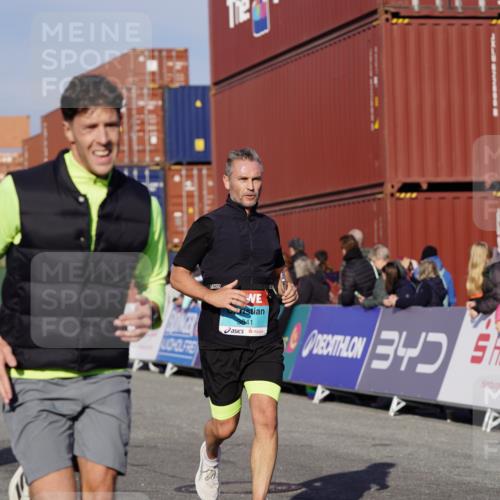 03.10.2025 - Köhlbrandbrückenlauf Michael Burmester http://msf.ph/oto/9007996 03.10.2025 10:09:24 Ziel 1201, 1464, 1558, 1742, 1805, 1818, 1901, 3387, 3641 meine-sportfotos.de