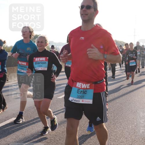 03.10.2025 - Köhlbrandbrückenlauf Fabian Wolf http://msf.ph/oto/9008000 03.10.2025 09:20:27 Position 3 2079, 3200, 1304, 1597, 3201 meine-sportfotos.de