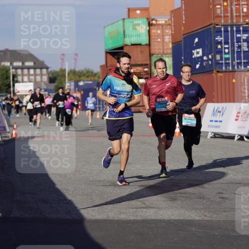 03.10.2025 - Köhlbrandbrückenlauf Michael Burmester http://msf.ph/oto/9008017 03.10.2025 10:09:31 Ziel 1408, 2882, 2946, 3387 meine-sportfotos.de