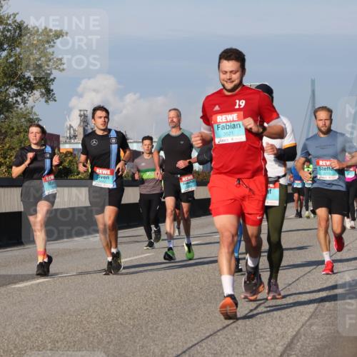 03.10.2025 - Köhlbrandbrückenlauf Luisa Fischer http://msf.ph/oto/9008028 03.10.2025 10:49:51 Position 3 3462, 19, 3521, 3710 meine-sportfotos.de