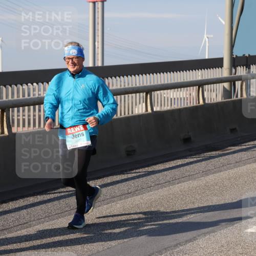 03.10.2025 - Köhlbrandbrückenlauf Julia Fischer http://msf.ph/oto/9008032 03.10.2025 10:02:24 Position 2 2320, 3072 meine-sportfotos.de
