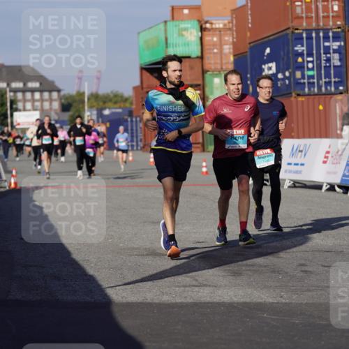 03.10.2025 - Köhlbrandbrückenlauf Michael Burmester http://msf.ph/oto/9008036 03.10.2025 10:09:31 Ziel 1408, 2882, 2946, 3387 meine-sportfotos.de