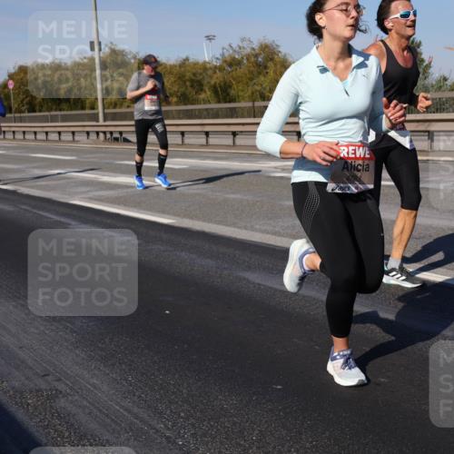 03.10.2025 - Köhlbrandbrückenlauf Julia Fischer http://msf.ph/oto/9008038 03.10.2025 12:49:20 Position 3 4783 meine-sportfotos.de