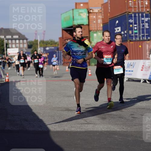 03.10.2025 - Köhlbrandbrückenlauf Michael Burmester http://msf.ph/oto/9008047 03.10.2025 10:09:31 Ziel 1408, 2882, 2946, 3387 meine-sportfotos.de