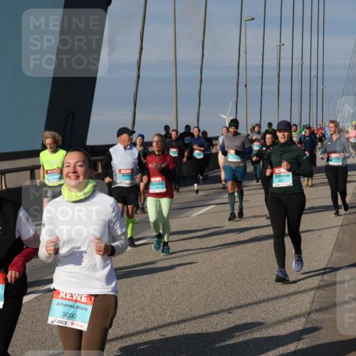 03.10.2025 - Köhlbrandbrückenlauf Julia Fischer http://msf.ph/oto/9008071 03.10.2025 10:02:33 Position 2 3001, 3000, 2271 meine-sportfotos.de