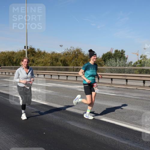 03.10.2025 - Köhlbrandbrückenlauf Julia Fischer http://msf.ph/oto/9008081 03.10.2025 12:49:35 Position 3  meine-sportfotos.de