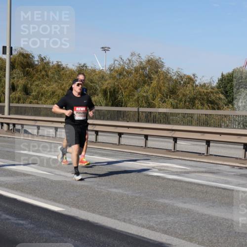 03.10.2025 - Köhlbrandbrückenlauf Julia Fischer http://msf.ph/oto/9008100 03.10.2025 12:49:38 Position 3  meine-sportfotos.de