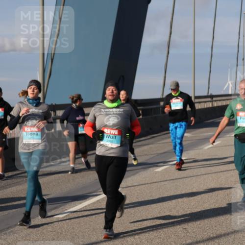 03.10.2025 - Köhlbrandbrückenlauf Julia Fischer http://msf.ph/oto/9008126 03.10.2025 10:02:44 Position 2 2272, 2212, 2365 meine-sportfotos.de