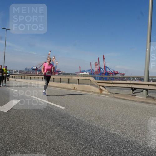 03.10.2025 - Köhlbrandbrückenlauf Matties Gatica Varas http://msf.ph/oto/9008132 03.10.2025 13:03:57 Position 2 118 meine-sportfotos.de