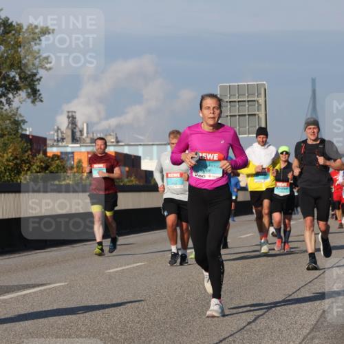 03.10.2025 - Köhlbrandbrückenlauf Luisa Fischer http://msf.ph/oto/9008141 03.10.2025 10:49:58 Position 3 8766 meine-sportfotos.de
