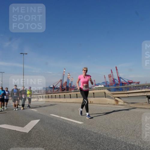 03.10.2025 - Köhlbrandbrückenlauf Matties Gatica Varas http://msf.ph/oto/9008146 03.10.2025 13:03:58 Position 2  meine-sportfotos.de