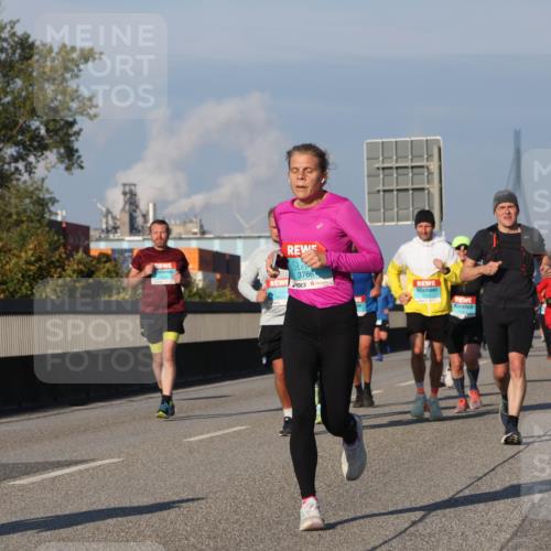03.10.2025 - Köhlbrandbrückenlauf Luisa Fischer http://msf.ph/oto/9008149 03.10.2025 10:49:59 Position 3 3766 meine-sportfotos.de