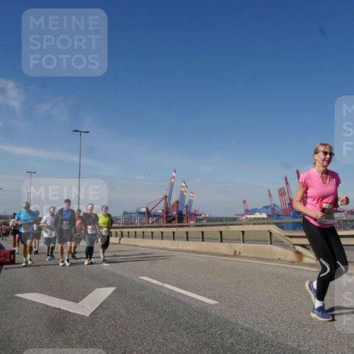 03.10.2025 - Köhlbrandbrückenlauf Matties Gatica Varas http://msf.ph/oto/9008150 03.10.2025 13:03:59 Position 2 118 meine-sportfotos.de