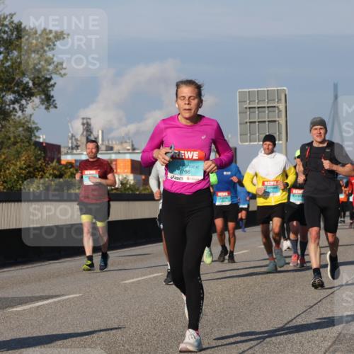 03.10.2025 - Köhlbrandbrückenlauf Luisa Fischer http://msf.ph/oto/9008152 03.10.2025 10:49:59 Position 3 3766 meine-sportfotos.de