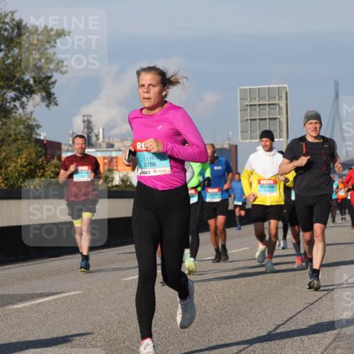 03.10.2025 - Köhlbrandbrückenlauf Luisa Fischer http://msf.ph/oto/9008160 03.10.2025 10:49:59 Position 3 3766 meine-sportfotos.de