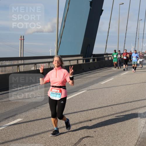 03.10.2025 - Köhlbrandbrückenlauf Julia Fischer http://msf.ph/oto/9008164 03.10.2025 10:02:55 Position 2 2457 meine-sportfotos.de