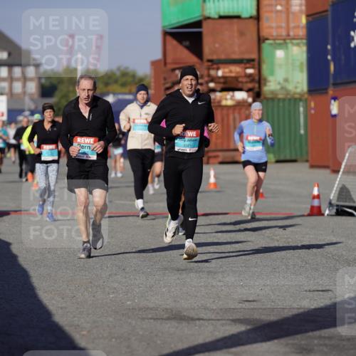 03.10.2025 - Köhlbrandbrückenlauf Michael Burmester http://msf.ph/oto/9008165 03.10.2025 10:09:37 Ziel 1188, 1399, 1408, 1786, 2027, 2882, 2946, 3321, 3811 meine-sportfotos.de