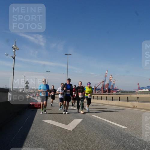 03.10.2025 - Köhlbrandbrückenlauf Matties Gatica Varas http://msf.ph/oto/9008169 03.10.2025 13:04:00 Position 2  meine-sportfotos.de