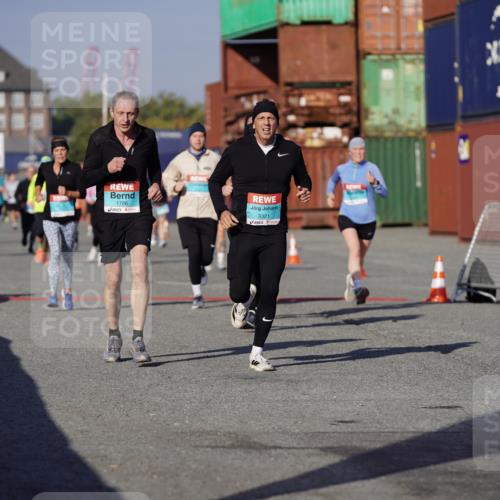 03.10.2025 - Köhlbrandbrückenlauf Michael Burmester http://msf.ph/oto/9008175 03.10.2025 10:09:37 Ziel 1188, 1399, 1408, 1786, 2027, 2882, 2946, 3321, 3811 meine-sportfotos.de