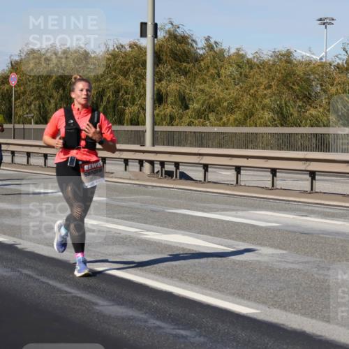 03.10.2025 - Köhlbrandbrückenlauf Julia Fischer http://msf.ph/oto/9008177 03.10.2025 12:49:48 Position 3  meine-sportfotos.de