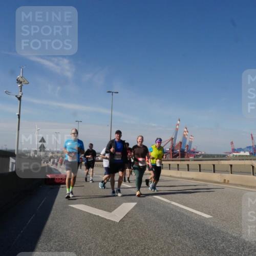 03.10.2025 - Köhlbrandbrückenlauf Matties Gatica Varas http://msf.ph/oto/9008178 03.10.2025 13:04:01 Position 2 11111 meine-sportfotos.de