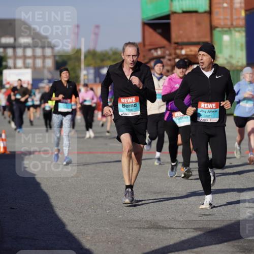 03.10.2025 - Köhlbrandbrückenlauf Michael Burmester http://msf.ph/oto/9008196 03.10.2025 10:09:38 Ziel 1188, 1399, 1408, 1786, 2027, 2882, 2946, 3321, 3539, 3811 meine-sportfotos.de