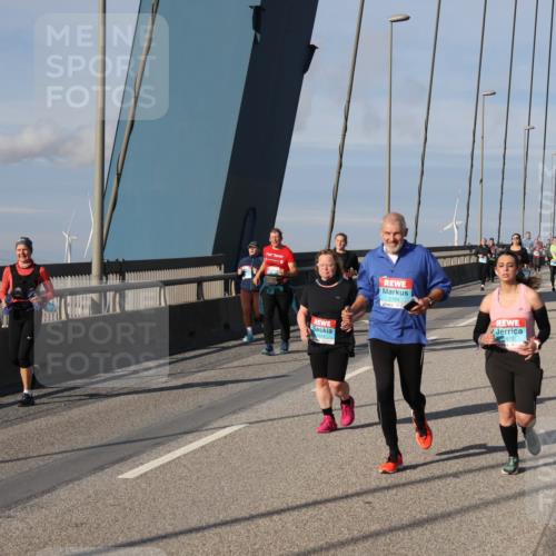 03.10.2025 - Köhlbrandbrückenlauf Julia Fischer http://msf.ph/oto/9008200 03.10.2025 10:03:08 Position 2 2184 meine-sportfotos.de
